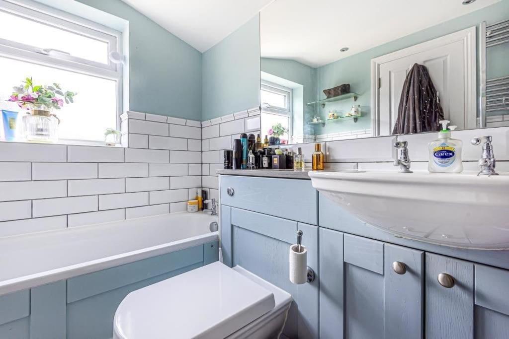 Lovely 2-Bed In Windsor Free Parking, 1 Mile From Legoland Екстериор снимка